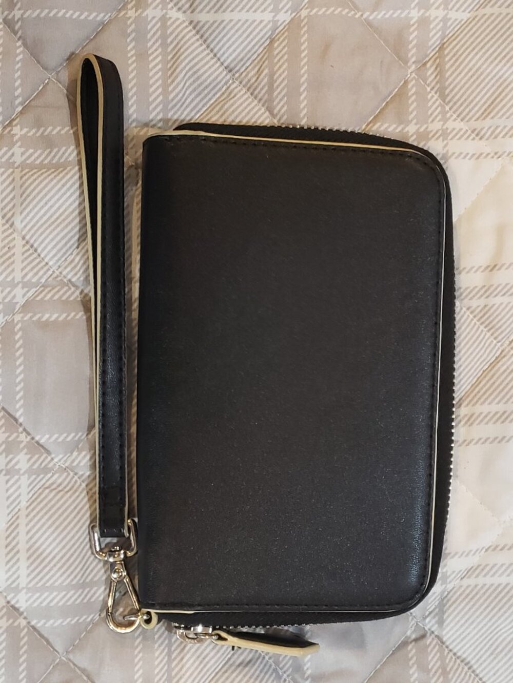 Vera Bradley Black Faux Leather Zip around wristlet wallet with wrist strap - Picture 3 of 8